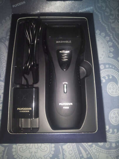 这剃须刀不错,是我想要的那种,原来有人说声音太响,我感觉不响,而且