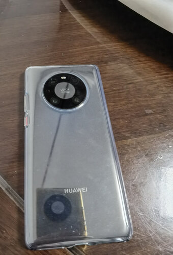 人气博主评价华为mate 40 pro和苹果十三哪个好？质量真的差吗