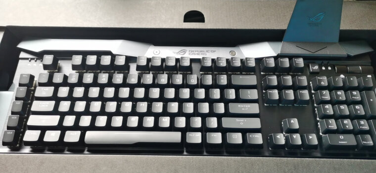 【真相来了】大神评测 ROGROGGK2000RGB猎鹰电竞机械键盘 键盘开箱看质量，分享怎么样避坑！