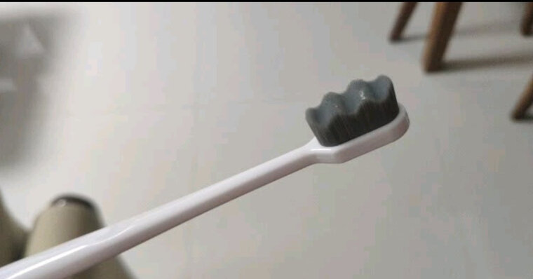 【牙刷体验】moemi 万根超软毛牙刷日本成人牙刷一万根细毛情侣牙刷 家用牙龈敏感智齿月子软毛 白色怎么样的质量，评测为什么这样？