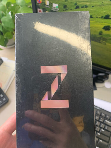 区别下三星galaxy z flip 5g和苹果12哪个值得买？到底要怎么选择！