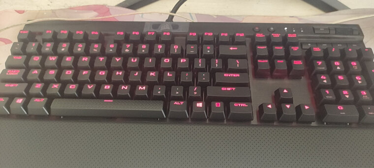 美商海盗船k70和k68区别