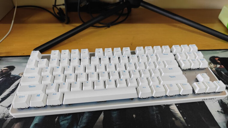 实际情况解读达尔优ek807和dk100有什么不同？哪个更合适