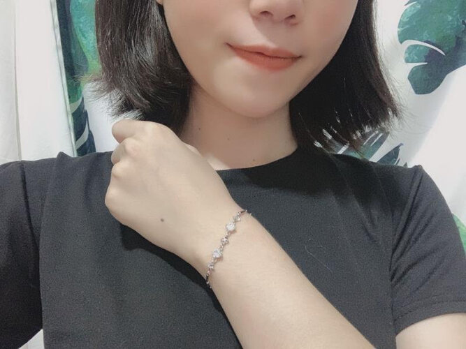用后实情讲解卡蒂罗和施华洛世奇是一个档次的么？评测性价比高吗