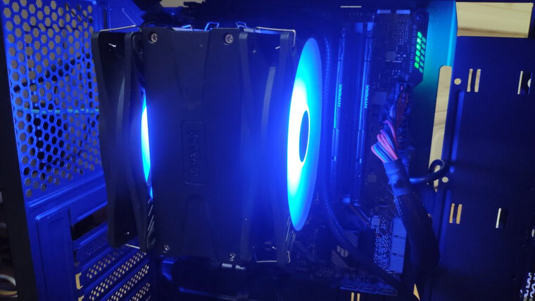 实际情况解读超频三东海x4炫彩版和酷冷至尊t400炫彩版？哪个性价比高、质量更好
