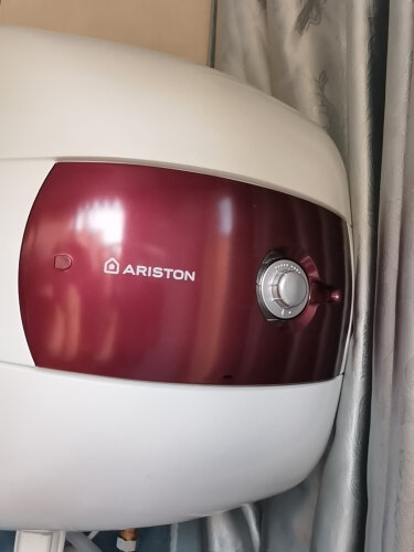 【细节反馈】电热水器的阿里斯顿AC30UE1.5对比阿里斯顿AC30UE1.5哪个质量更好呢？优缺点分析测评