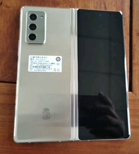 比较对比三星fold2折叠手机和w21有什么区别，用户分析感受？