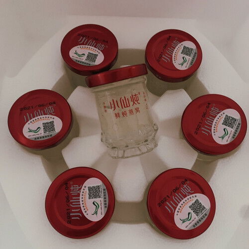 【细节反馈】燕窝的小仙炖 鲜炖燕窝冰糖款 周套餐45g*7瓶对比小仙炖 鲜炖燕窝冰糖款 周套餐45g*7瓶哪个质量更好呢？优缺点分析测评