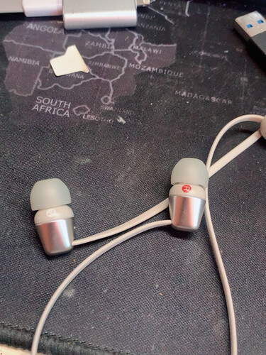对比选择索尼wi-c310和森海塞尔cx350bt有什么不同，分析比较哪个好？