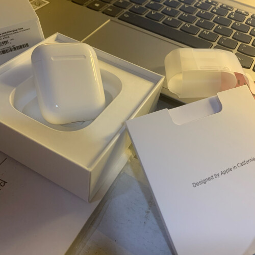 用后实情讲解苹果airpods和airpods2有什么区别？对比哪款性价比更高