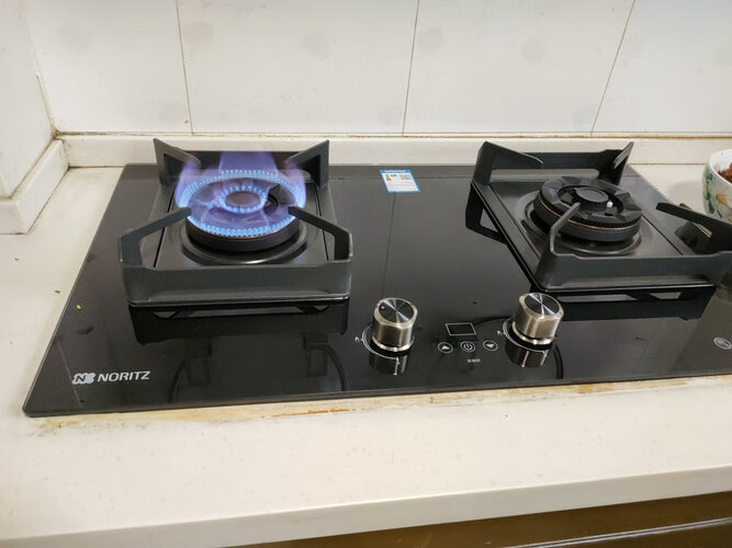 能率1681s 第二次买能率的燃气灶了,升级款式了,感觉不错,用料还不错