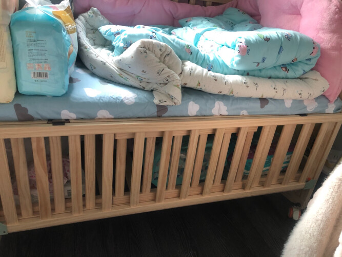 【真相内幕】婴儿床值得入手吗质量可靠吗？评测下来告诉你坑不坑