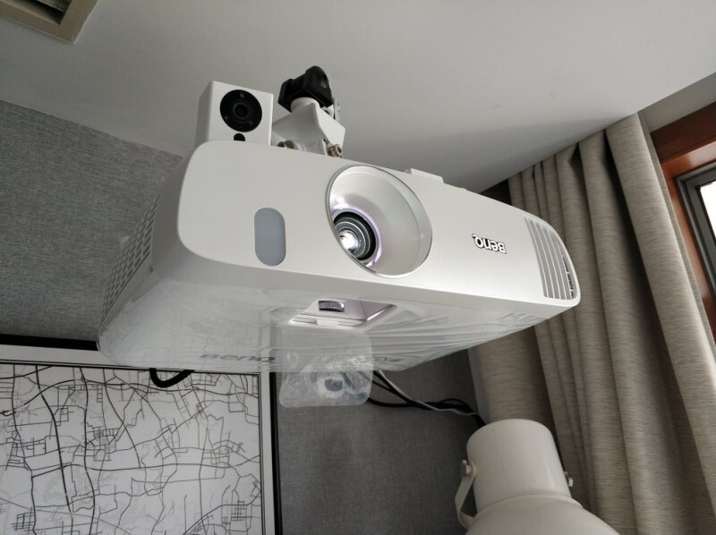 明基i720家用投影仪,2200流明和无线投屏