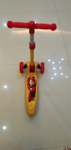儿童滑板车迪士尼漫威儿童滑板车玩具车摇摆车脚踏车闪光可折叠升降3-6岁究竟合不合格,值得买吗？