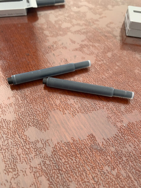 德国进口凌美LAMY钢笔签字笔笔芯我想知道黑色的是不是碳素墨水？有知道的么？