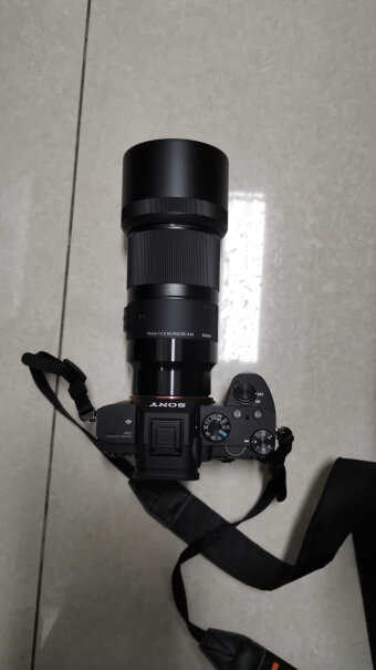 适马70mm F2.8微距镜头为什么用屏幕取景拍摄时会死机？