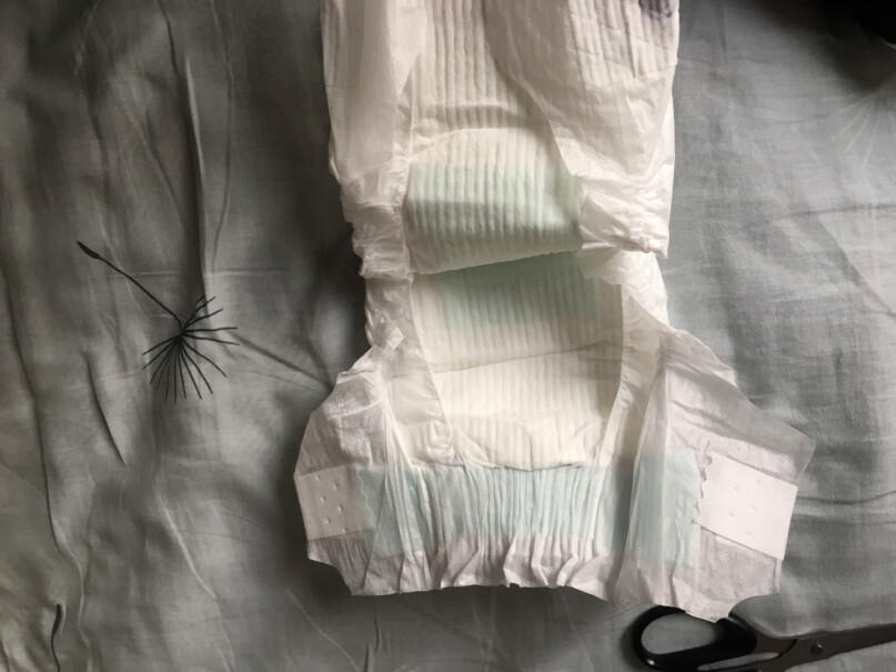 妈咪宝贝MamyPoko纸尿裤L138片云柔干爽尿不湿箱装夏天到了有没有透气超薄型的？