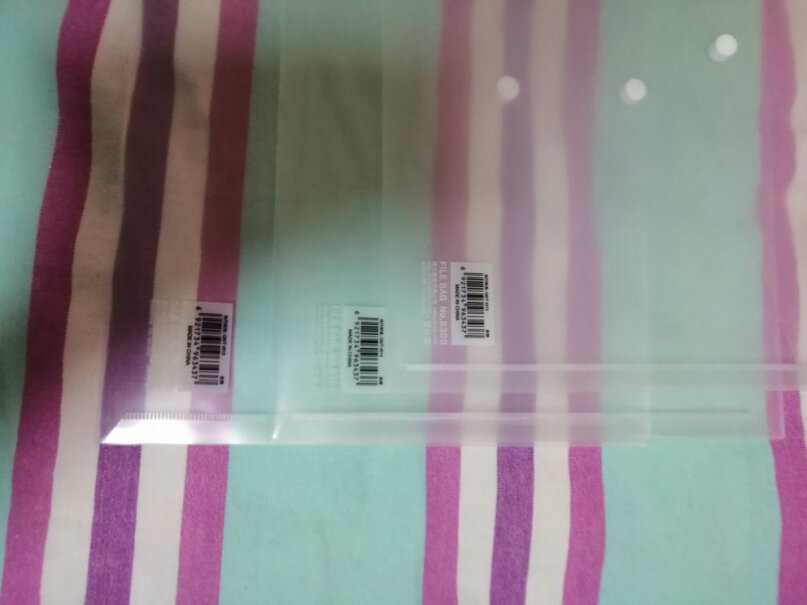 得力deli10只A4加厚透明文件袋按扣资料袋全透明还是半透明的？