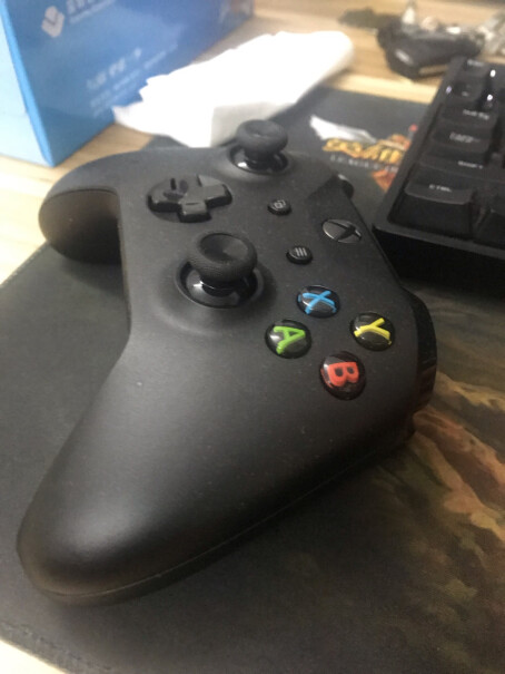 微软Xbox无线控制器磨砂黑+Win10适用的无线适配器如果没电了是换电池还是充电？