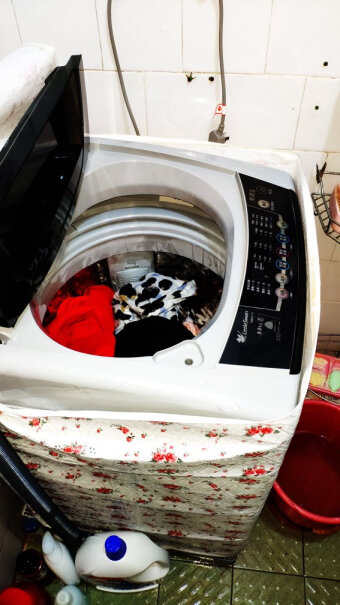 小天鹅9公斤你们的洗衣机脱水的时候有抖动吗，抖动大不大？