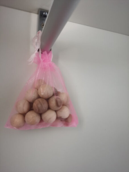 欧克乐樟脑丸防霉防蛀天然香樟木球去味驱虫80木球颗香樟木衣柜很实用吗？