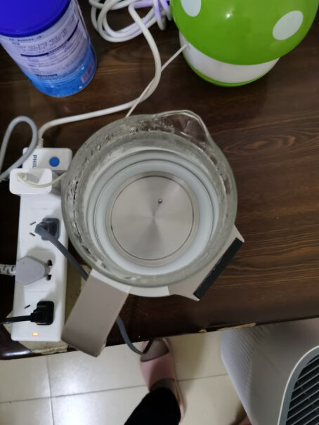 小白熊恒温调奶器1.2L加热水后自动关机？没有触碰到开关。这个是怎么回事？