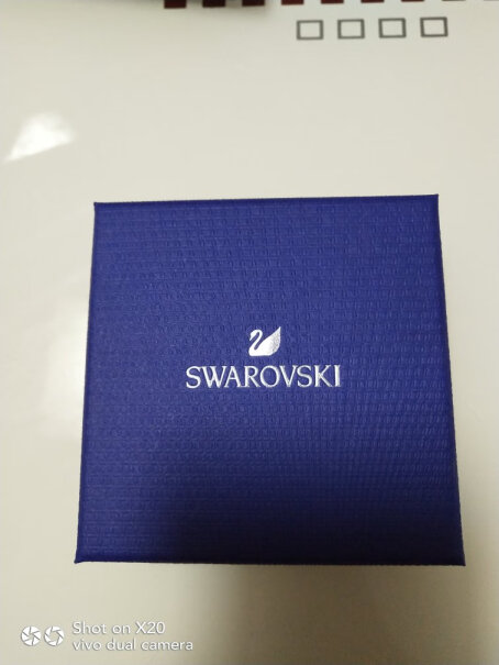 Swarovski红天鹅项链你们带的褪色掉钻了吗？