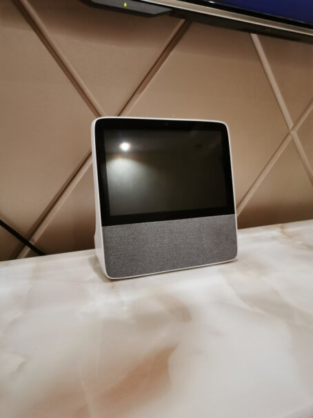 小度智能屏X8 8英寸高清大屏 影音娱乐智慧屏 触屏带屏智能音箱 WiFi你们买的屏幕上有一道道横线吗？