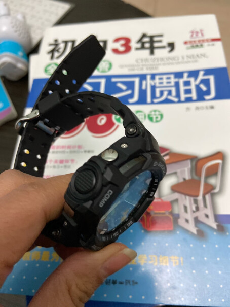 卡西欧手表G-SHOCK哪位知道这款手表的电池型号啊，我的没电了？谢谢？