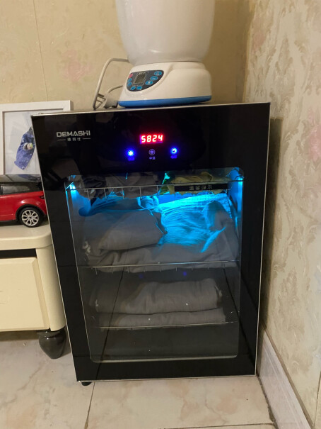 德玛仕毛巾消毒柜商用立式紫外线会不会上锈？