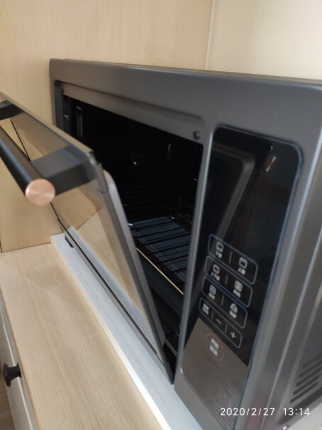 东芝电烤箱家用台式大容量双层温控烤箱开门和关门的声音大么？