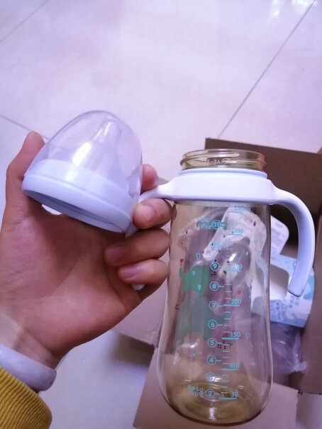 贝亲Pigeon婴儿奶瓶有没有盖摔坏的，我家用了半个月不到就摔坏了？