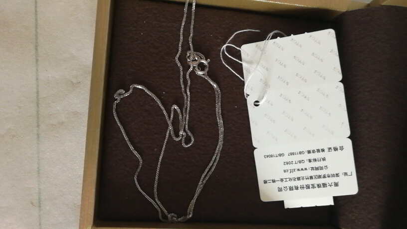 K金项链周六福珠宝女款18K金项链时尚肖邦链锁骨链这样选不盲目,评测值得买吗？