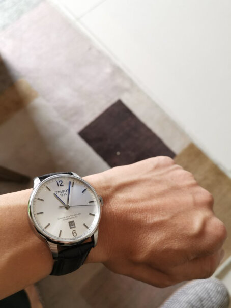 天梭TISSOT瑞士手表杜鲁尔系列皮带机械男士经典复古手表这个手表的机芯与ETA2824相比哪个好？