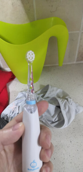 BabySmileS-204B使用这个牙刷还需要涂抹牙膏吗？