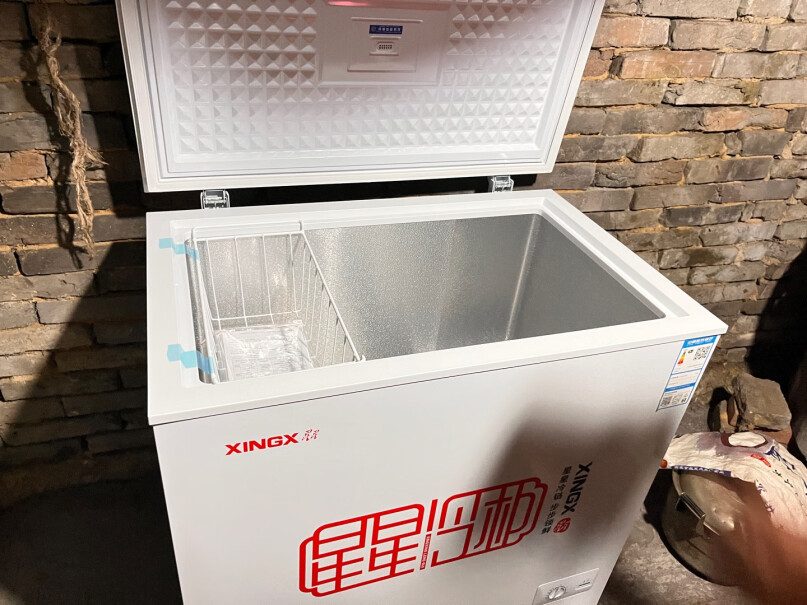 星星BD/BC-219E你们买的这款冰柜打开有没有一大股塑料味？臭得无法呼吸的那种？