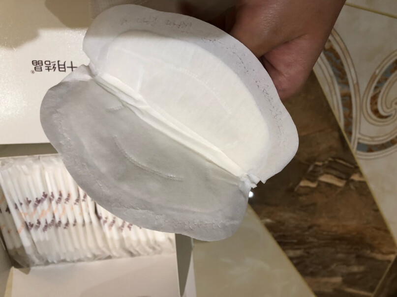 结晶一次性防溢乳垫3D立体超薄透气乳贴溢乳贴喂奶有异味吗？