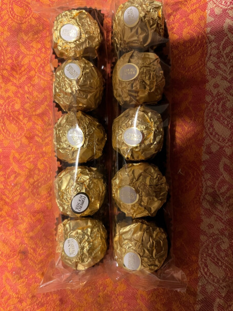 礼盒装费列罗榛果威化16200g喜糖零食是一盒八个还是上下两层？