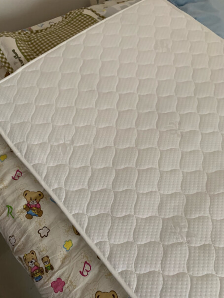 婴儿床垫友贝婴儿床床垫婴儿床垫要注意哪些质量细节！质量不好吗？