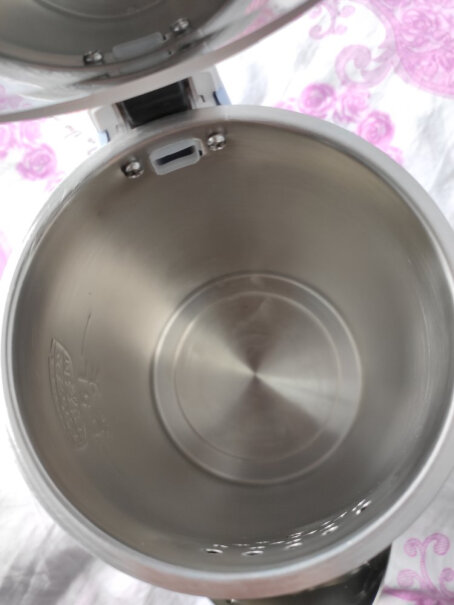 苏泊尔电水壶热水壶电热水壶304不锈钢水壶这款壶烧水后有没有味？