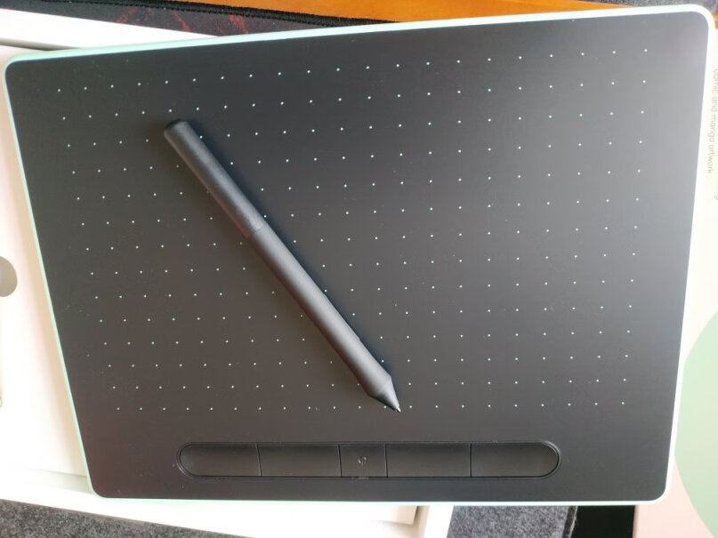 Wacom CTL-4100/K0手绘板这个笔的笔头有点松，正常吗？