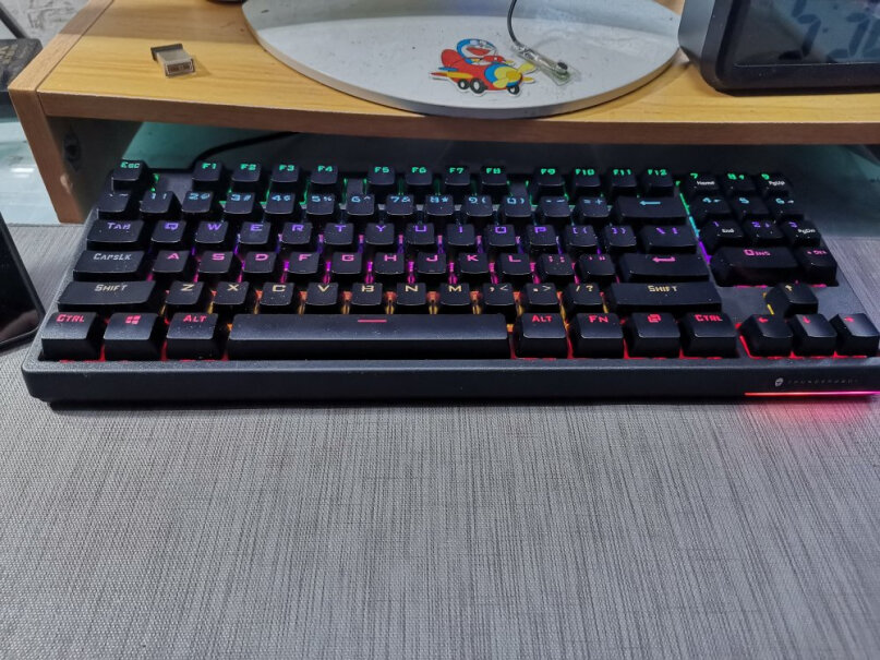 雷神有线游戏机械键盘红轴KG3089R幻彩版茶轴和红轴哪个好啊（在宿舍）？