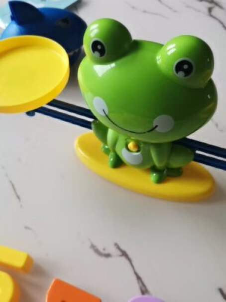 天平秤欣格XG777教具加减法儿童玩具早教益智青蛙天平质量好吗？塑料质感如何？有毛刺吗？