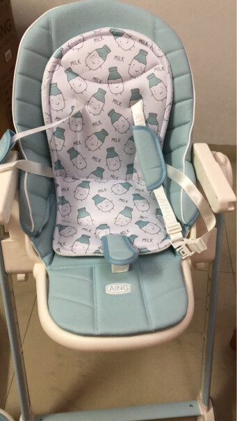 爱音宝宝餐椅儿童婴幼儿餐椅座椅这个收起来占地吗？推动方便吗？胖宝宝坐的下吗？