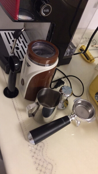 格米莱小型家用半自动咖啡机意式浓缩打奶泡一体现磨煮能磨咖啡豆自动出咖啡么？