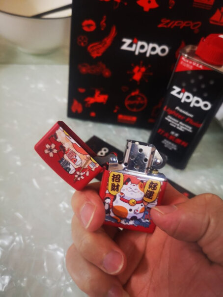 之宝Zippo煤油打火机招财猫礼盒套装4种颜色可选请问有防伪码吗，是正品吗？