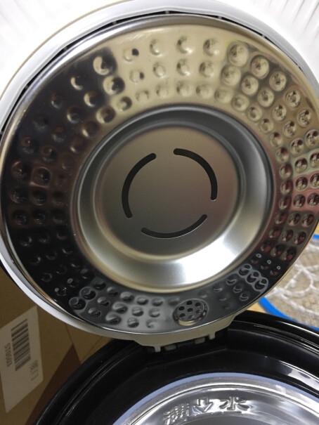 苏泊尔即热式饮水机便携迷你小型电水壶烧水壶电热水壶美的的那款黑色299的比，有什么区别？