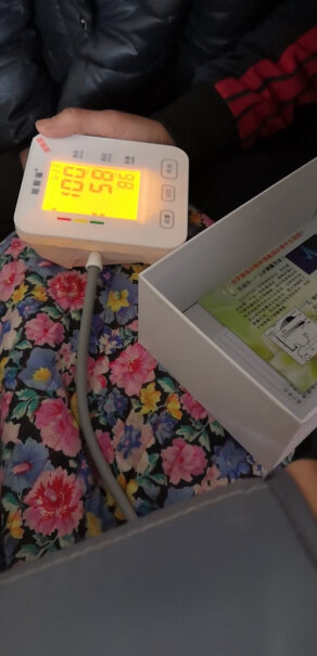 哈斯福锂电池充电这个血压计隔着衣服可以测量吗？
