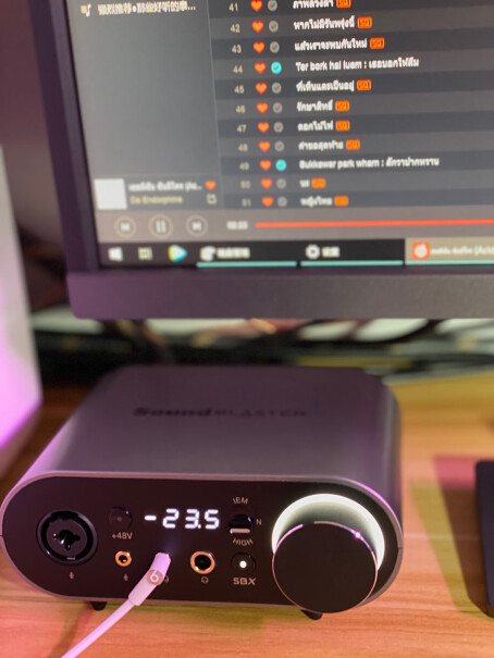 创新科技SoundBlasterAE-9专业游戏主播5.1这个AE-9能用同轴音频线接音箱吗？