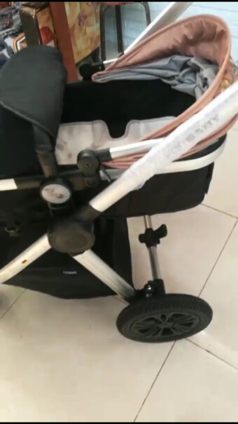 德国FORBABY婴儿推车婴儿车可坐可躺请问味道特别大吗？大概多久可以散掉？